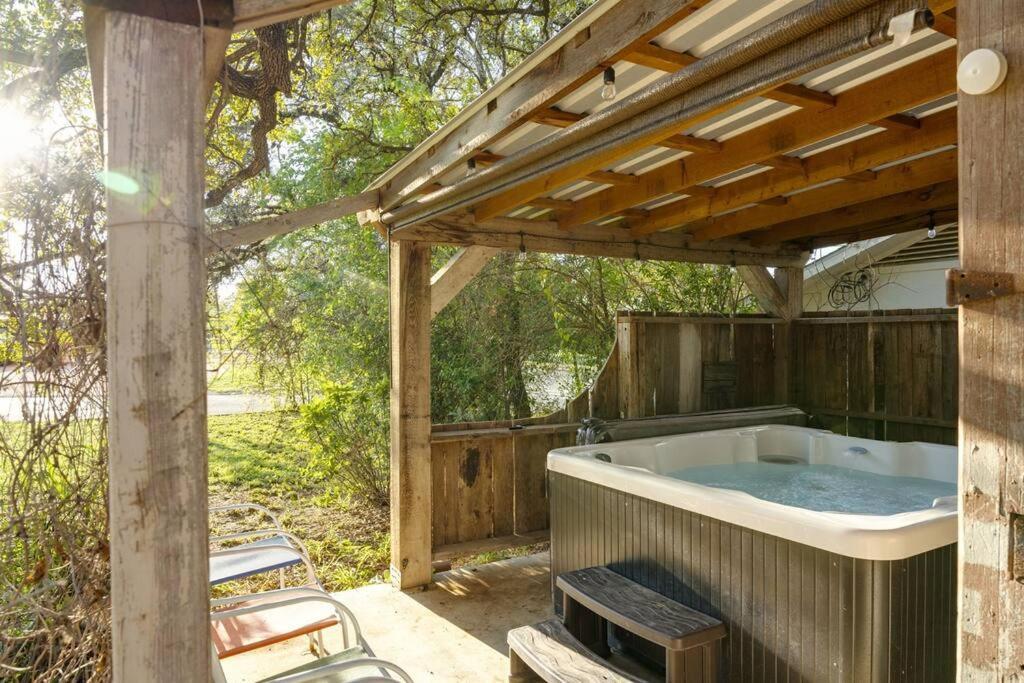 הוילה פרדריקסברג Pet Friendly! Hot Tub, 2Mins From Main, Fire Pit מראה חיצוני תמונה