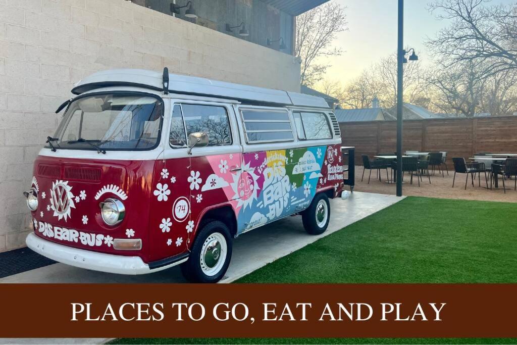 הוילה פרדריקסברג Pet Friendly! Hot Tub, 2Mins From Main, Fire Pit מראה חיצוני תמונה