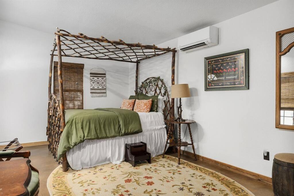 הוילה פרדריקסברג Pet Friendly! Hot Tub, 2Mins From Main, Fire Pit מראה חיצוני תמונה